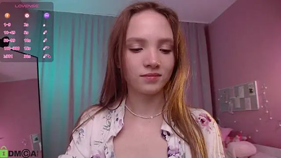 Adria_Arjona