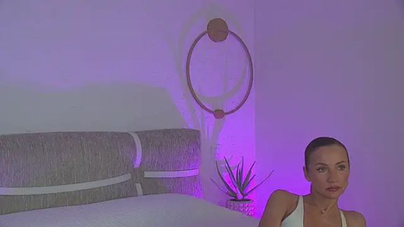 Eva_Devine