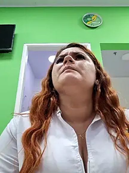 girl_redhead_bigtits