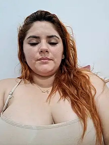 girl_redhead_bigtits