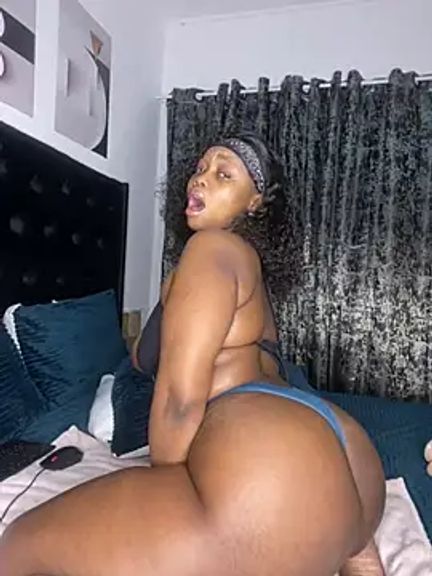 QueenTee23