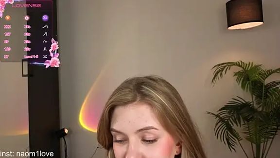 Naomi_Girly