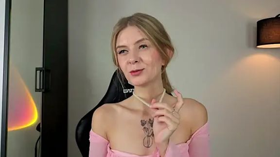 Naomi_Girly
