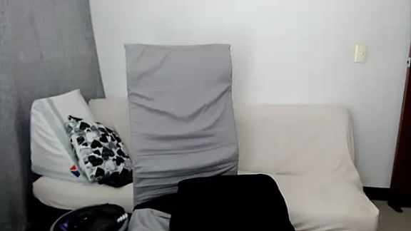 Laura-pervert