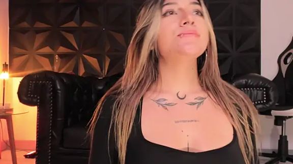 ashleyvalirya