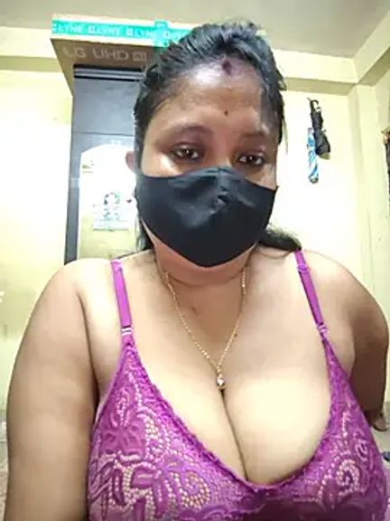 Curvy_Trisha