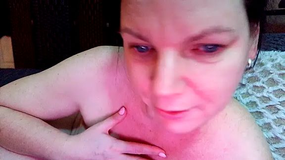 PlayfulcurvyyMilf