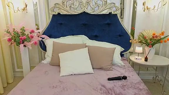 Ariana_Petite