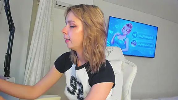 GlitchyDolly