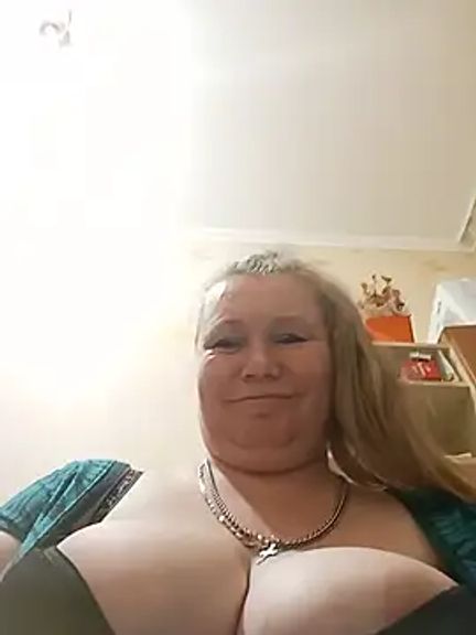 KiraStanton