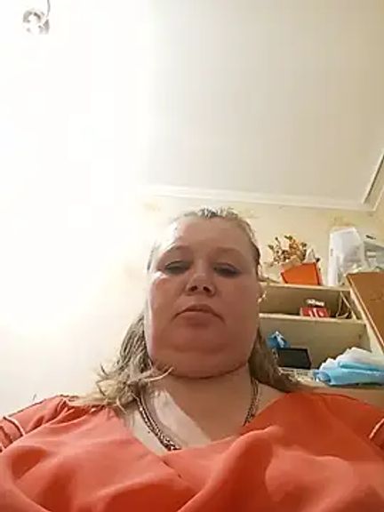 KiraStanton