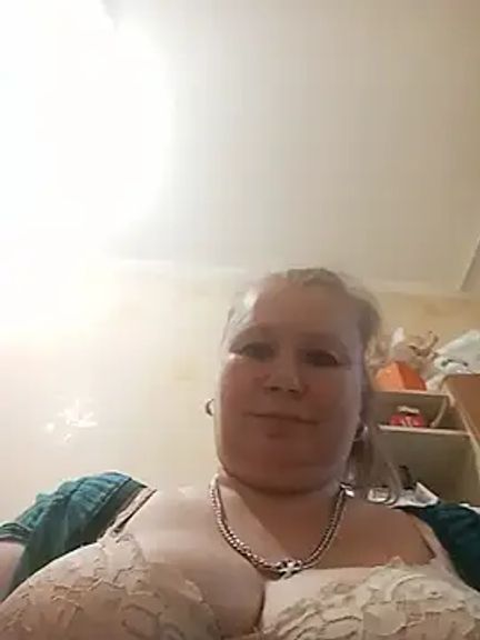 KiraStanton