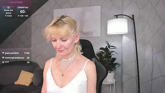 Julie_Lucas
