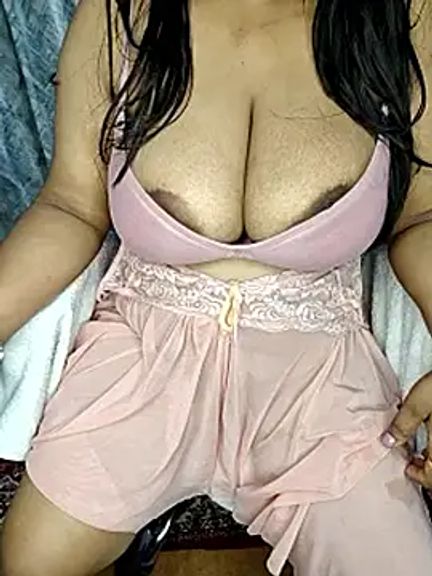 Curvy_Pooja