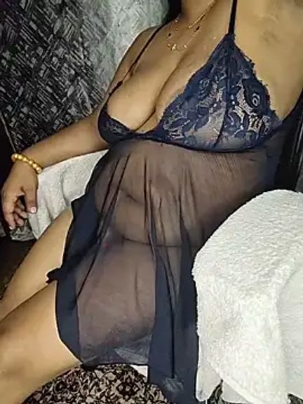 Curvy_Pooja