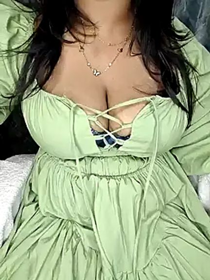 Curvy_Pooja