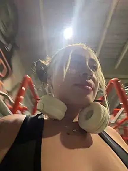 ManuelaVeeleez