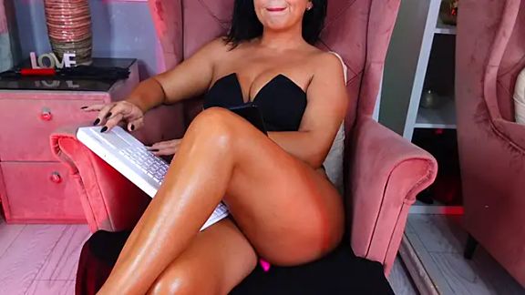 AQueenMonica