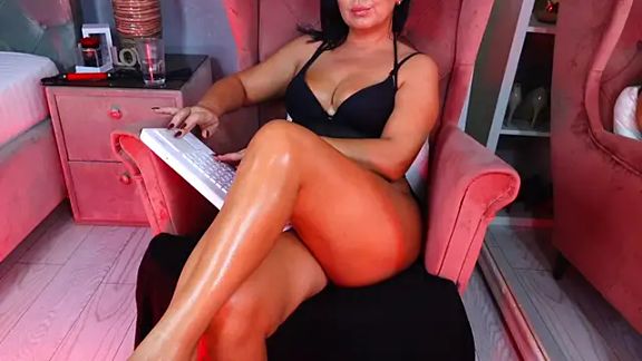AQueenMonica