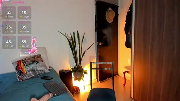 Ariella_tits
