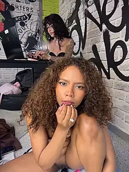 CurlyOopsieXXX