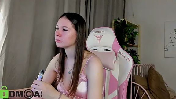 Nicole_Charm