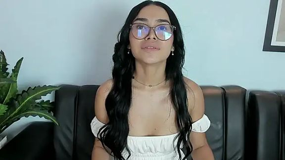 Mia_petite01