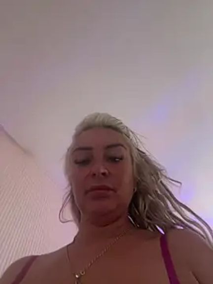 Naughtyhousewife_x
