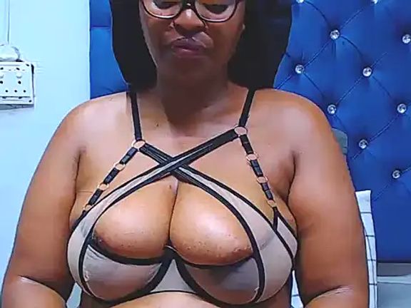 Busty_NickiXXX