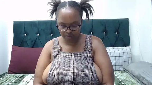 Busty_NickiXXX
