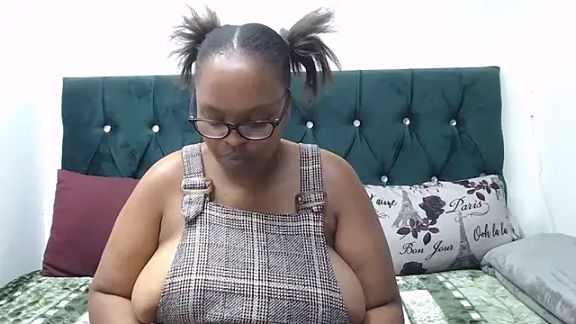 Busty_NickiXXX
