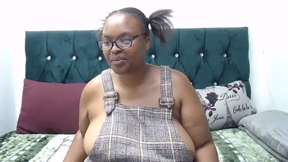 Busty_NickiXXX