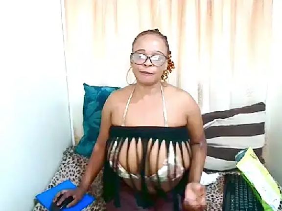 Ebony_Bloom69