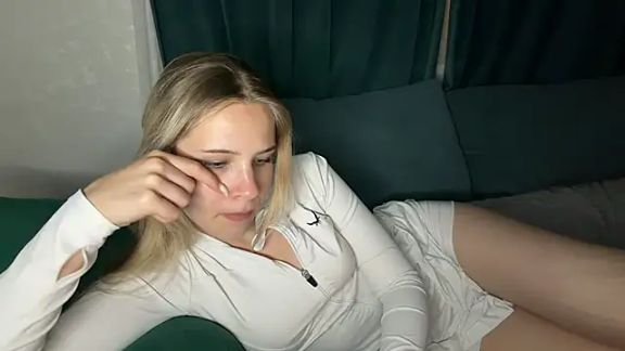 BlondeDoes
