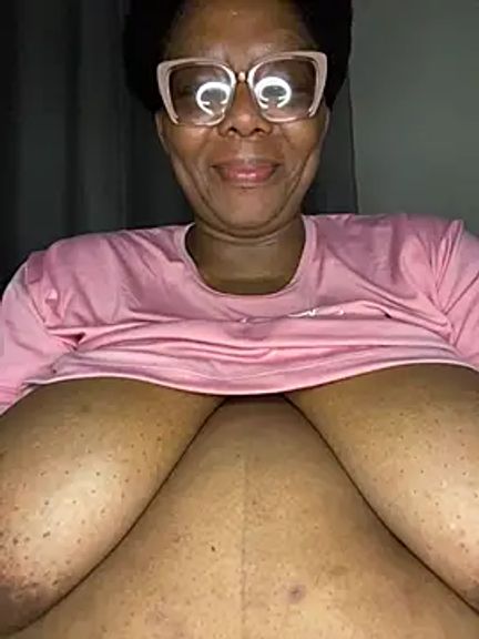 BoobsQueeen