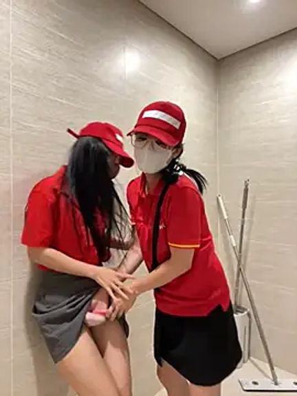 Sneaky_Cumshoot
