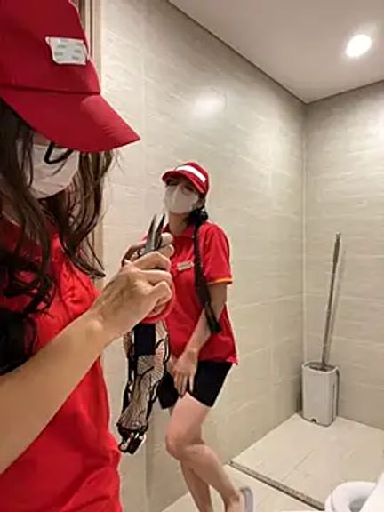 Sneaky_Cumshoot