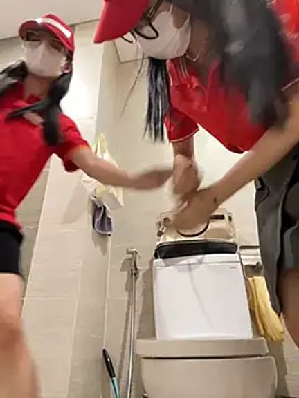 Sneaky_Cumshoot