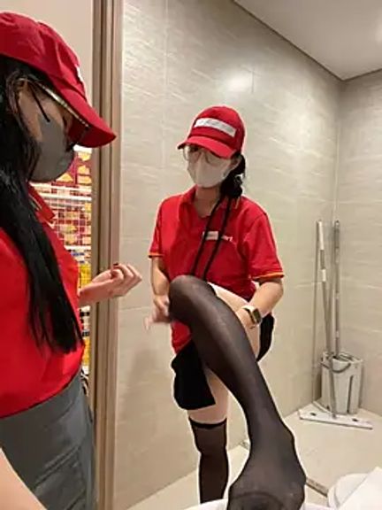 Sneaky_Cumshoot