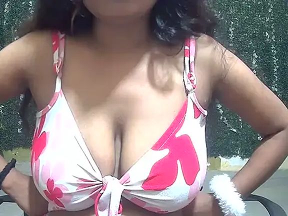 Ruhi_Hotty