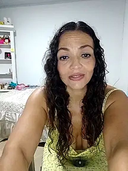 bella-diaz
