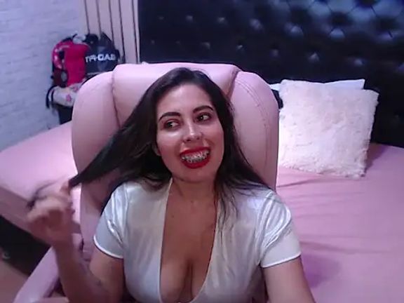 nikki_nikoll
