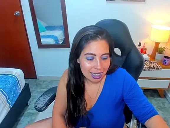 nikki_nikoll