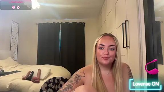 CurvyWetWife