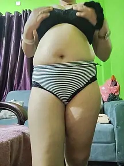 Curvy_shivani