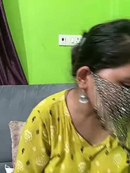 Curvy_shivani