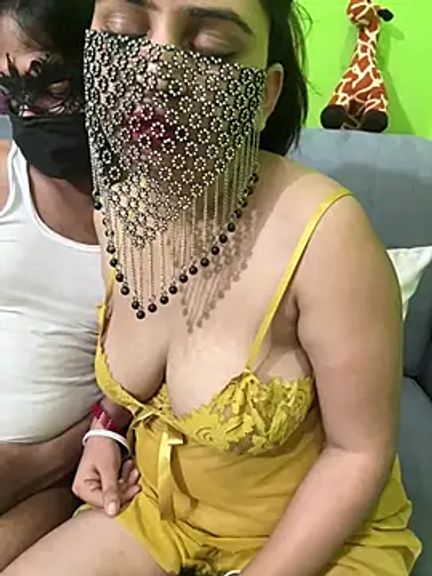 Curvy_shivani