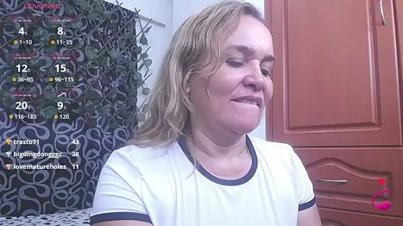 Sara_hilton02