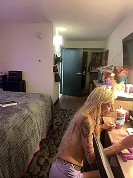 blonDDbombsheLL99