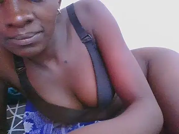 ebonypetite2
